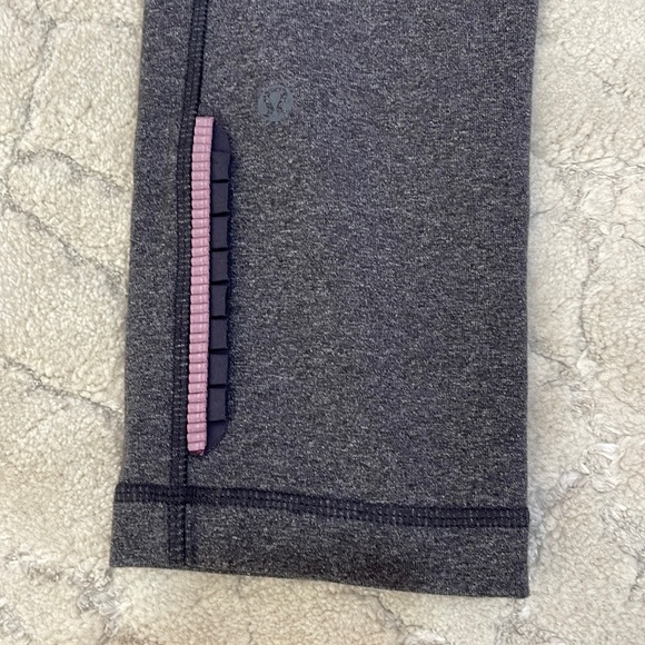 Lululemon Leggings with lilac trim - Picture 4 of 9